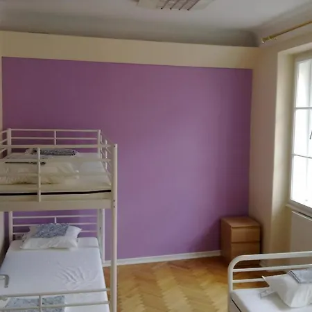 Hostel Dragondoss *